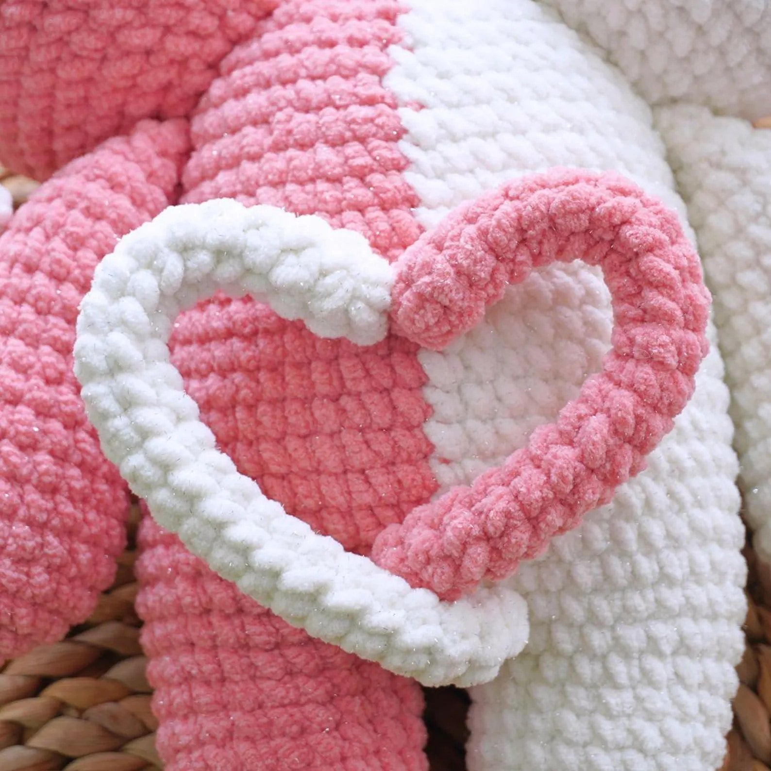 Valentine Cat Crochet Pattern, Cute Hugging Cats Amigurumi PDF Free Gift