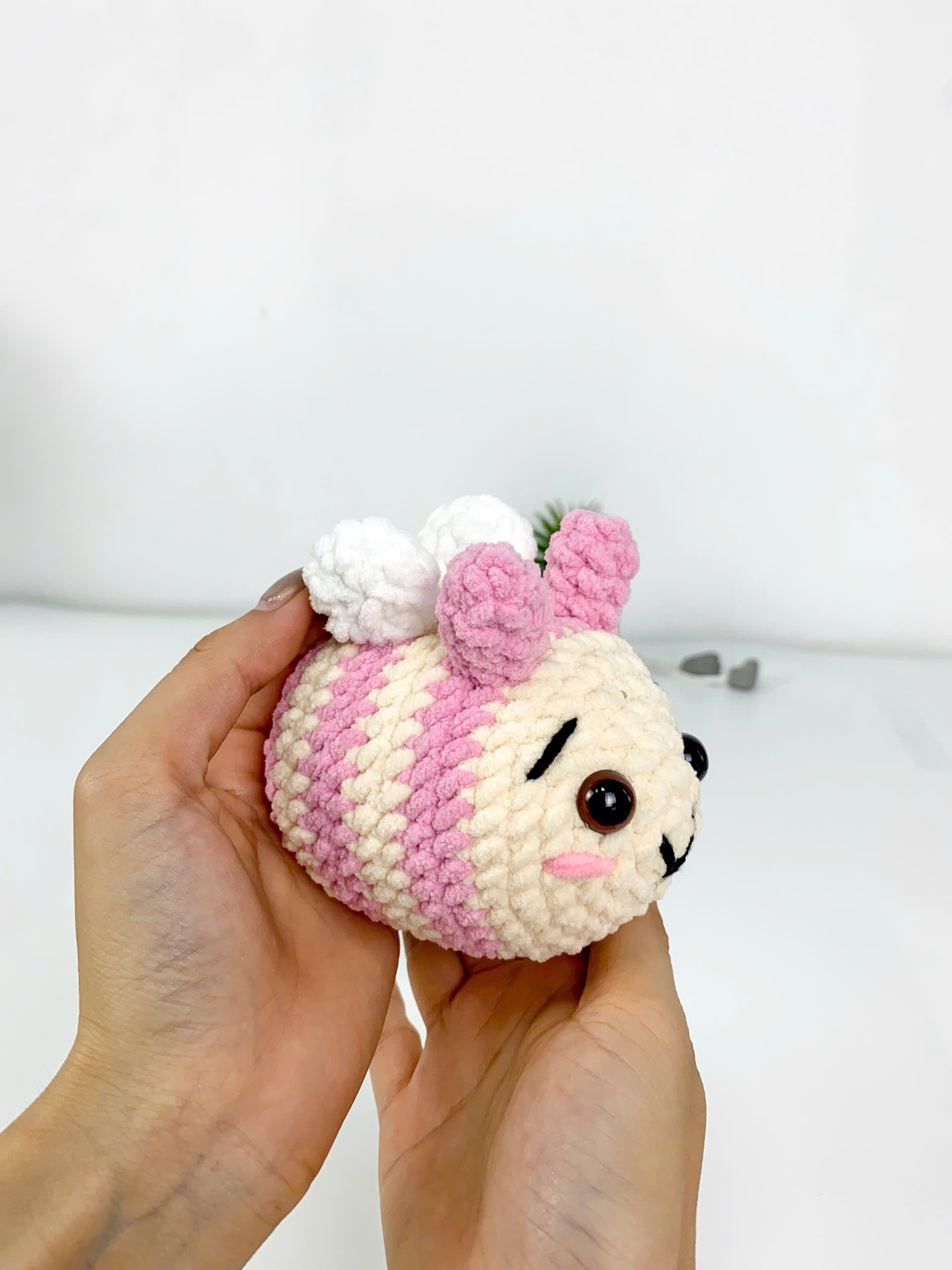 Bee Crochet Pattern PDF: Amigurumi Bumble Bee Plush Toy (Digital Download)